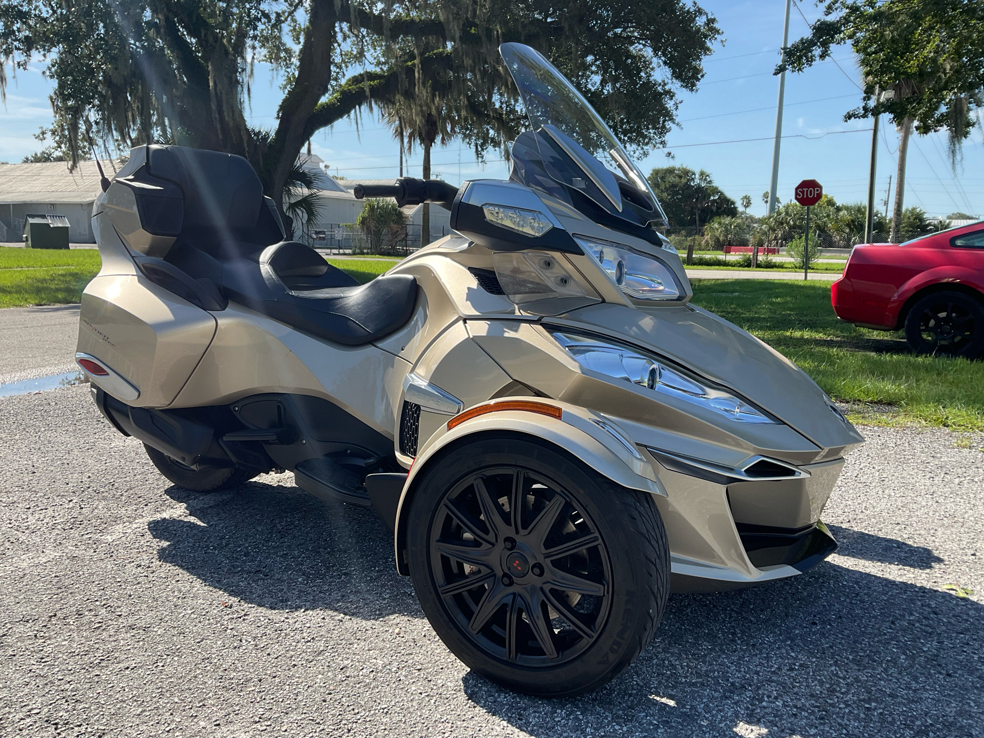 2017 Can-Am Spyder RT-S in Sanford, Florida - Photo 2