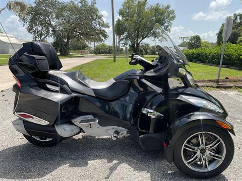 2011 Can-Am Spyder® RT-S SE5 in Sanford, Florida - Photo 1