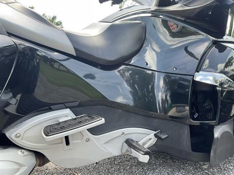 2011 Can-Am Spyder® RT-S SE5 in Sanford, Florida - Photo 12