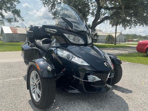 2011 Can-Am Spyder® RT-S SE5 in Sanford, Florida - Photo 3