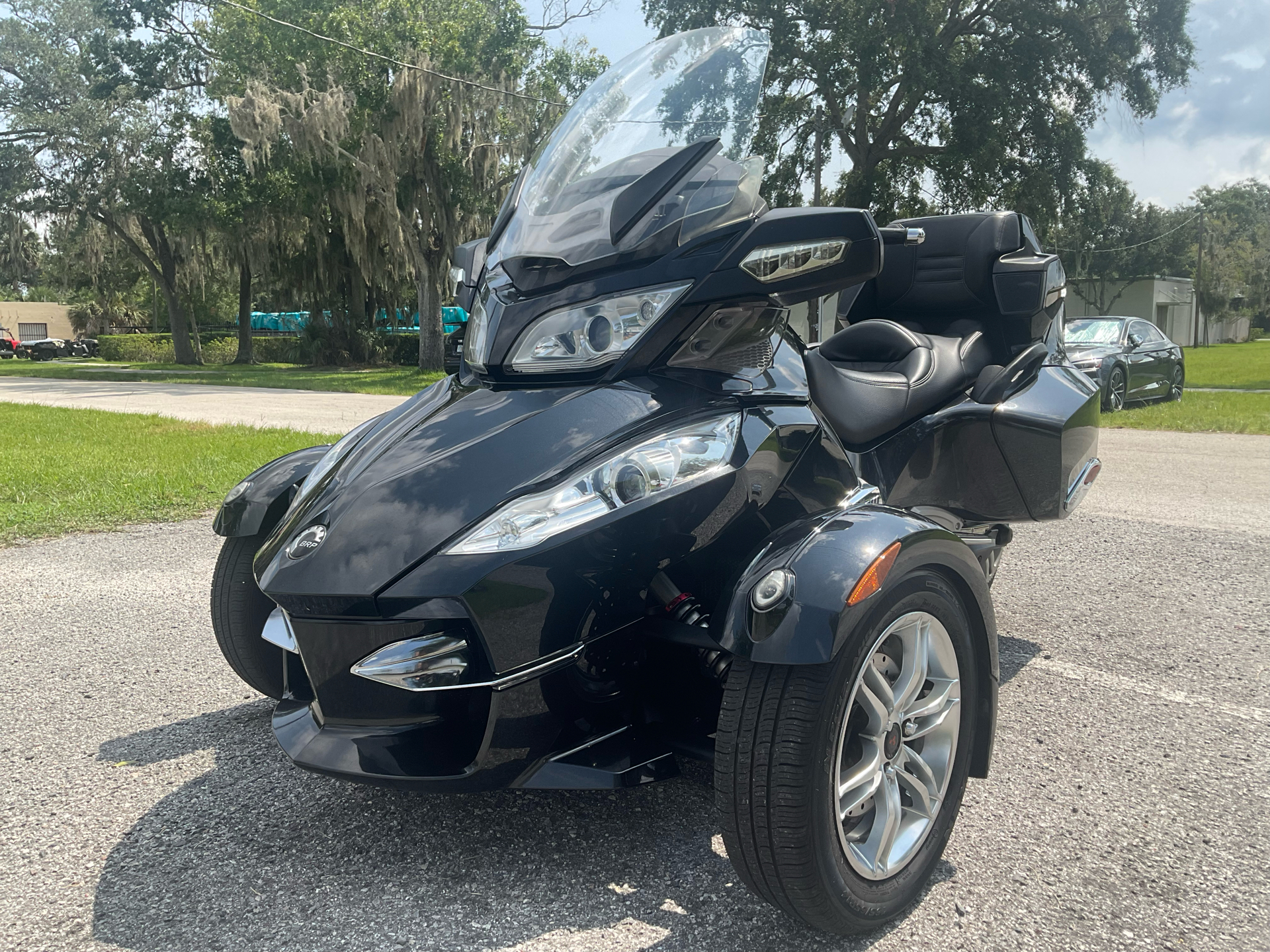 2011 Can-Am Spyder® RT-S SE5 in Sanford, Florida - Photo 5
