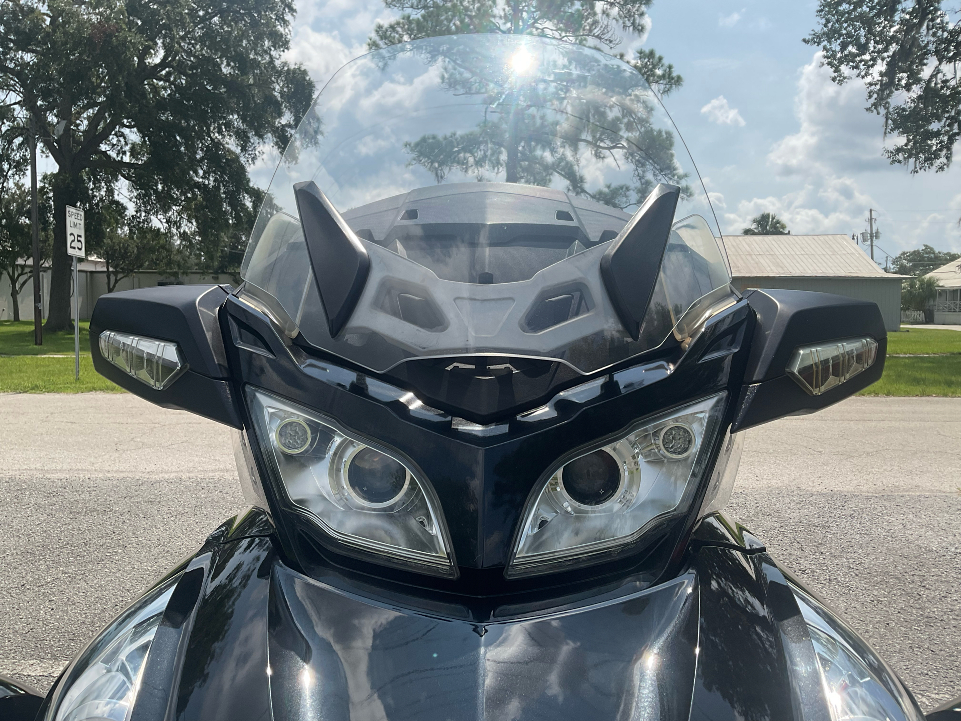 2011 Can-Am Spyder® RT-S SE5 in Sanford, Florida - Photo 17