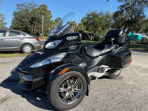 2011 Can-Am Spyder® RT-S SE5 in Sanford, Florida - Photo 2