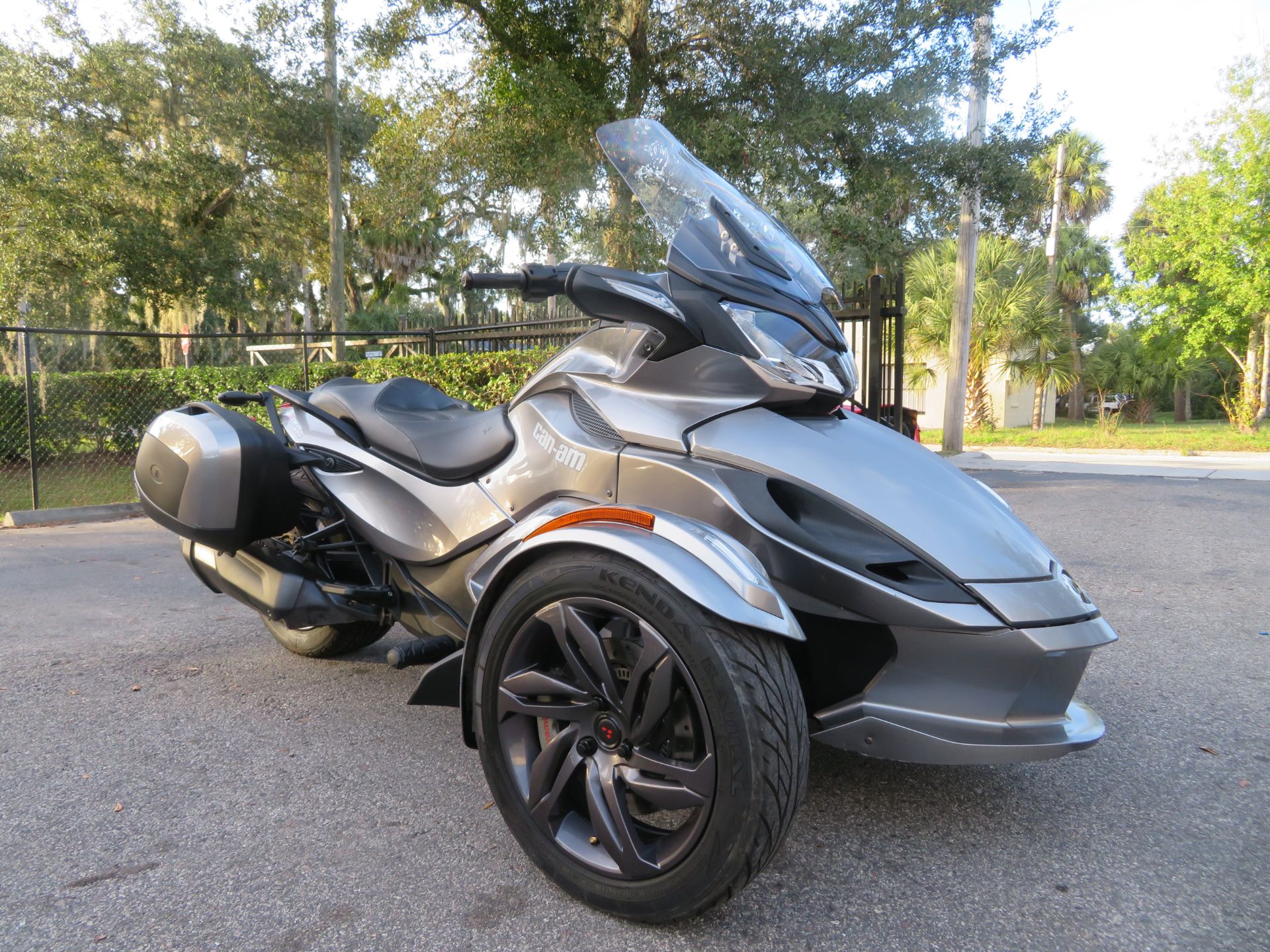 2013 Can-Am Spyder® ST-S SM5 in Sanford, Florida - Photo 2