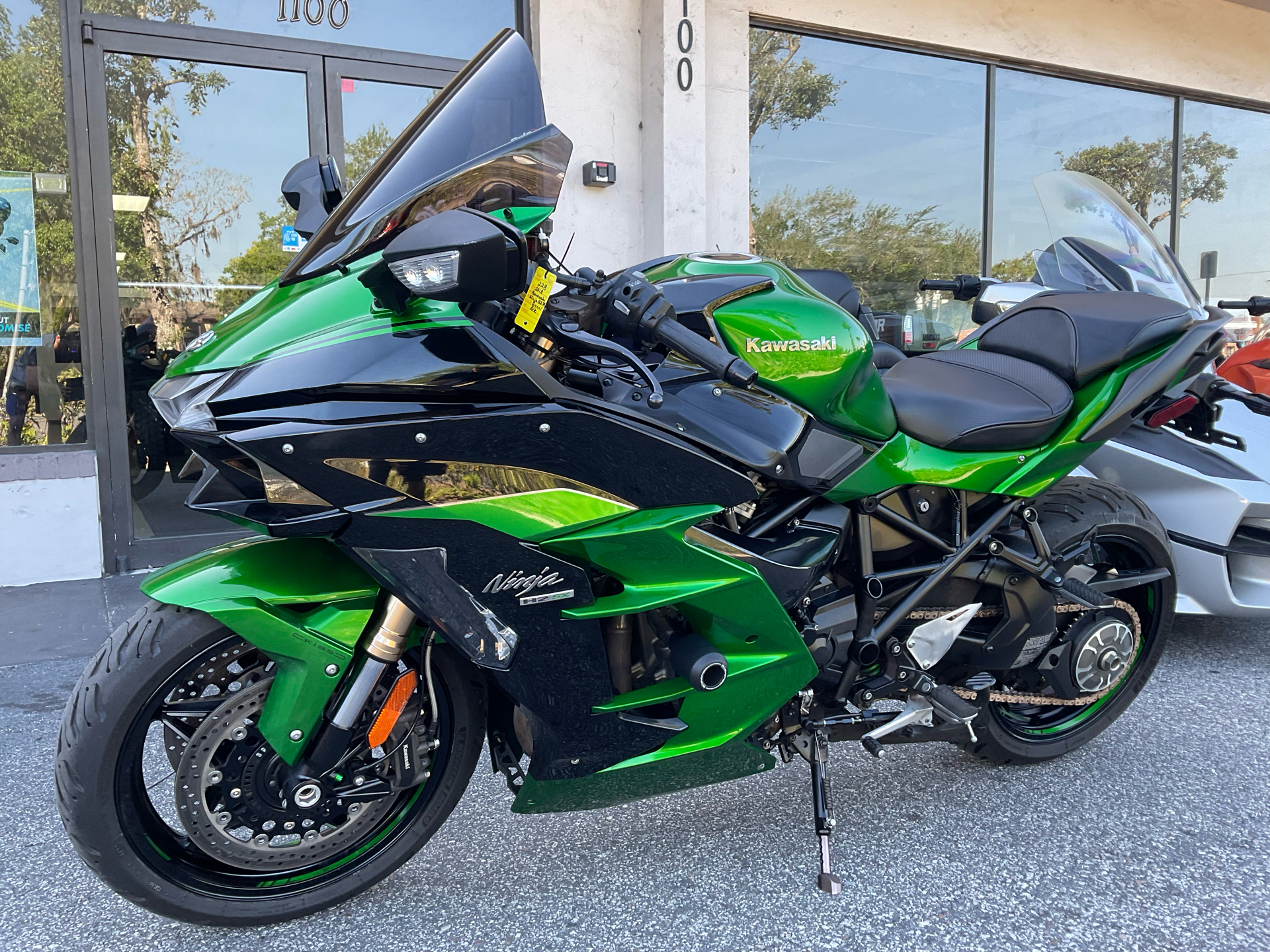 2018 Kawasaki Ninja H2 SX SE in Sanford, Florida - Photo 2