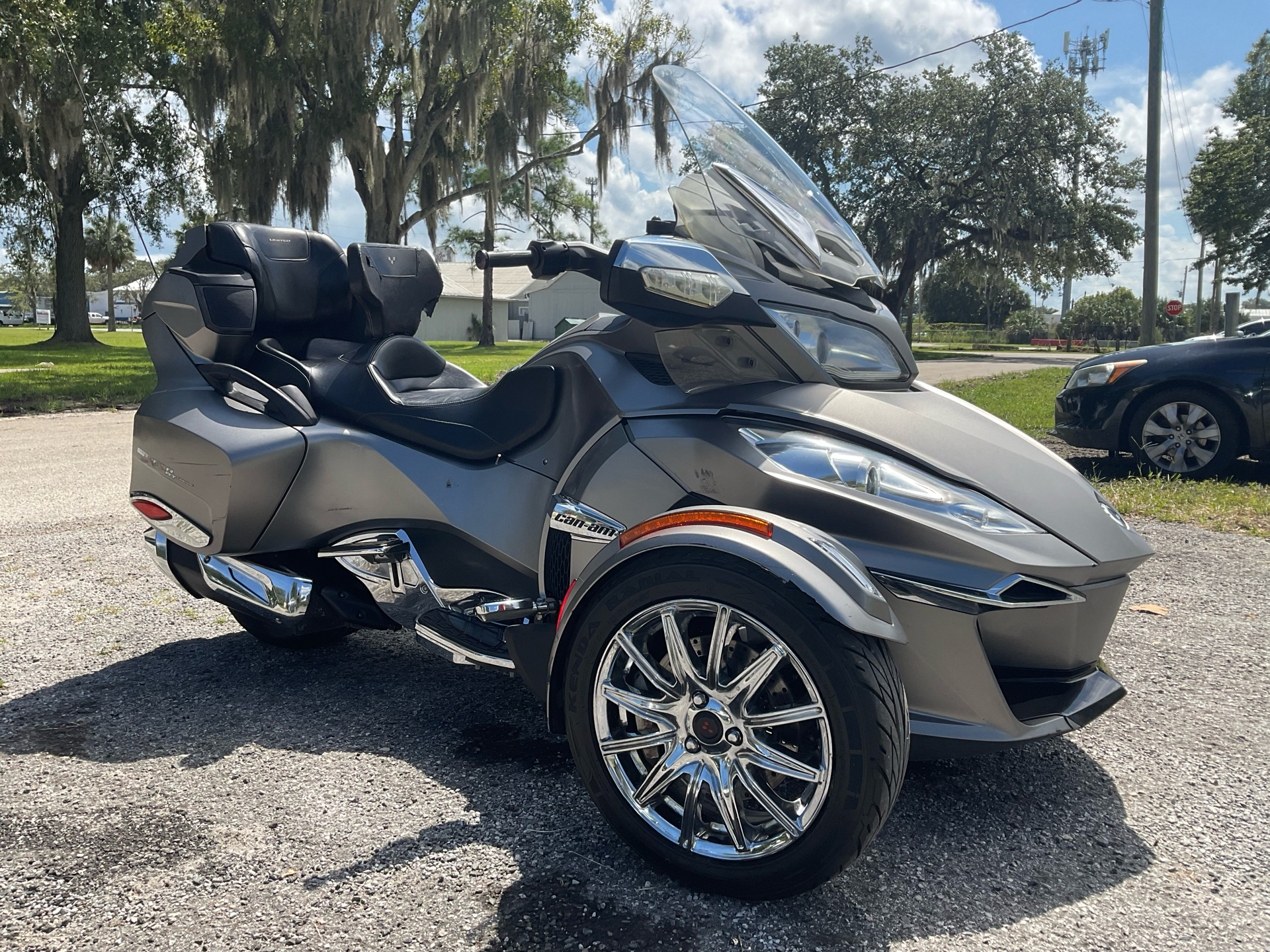 2014 Can-Am Spyder® RT Limited in Sanford, Florida - Photo 2