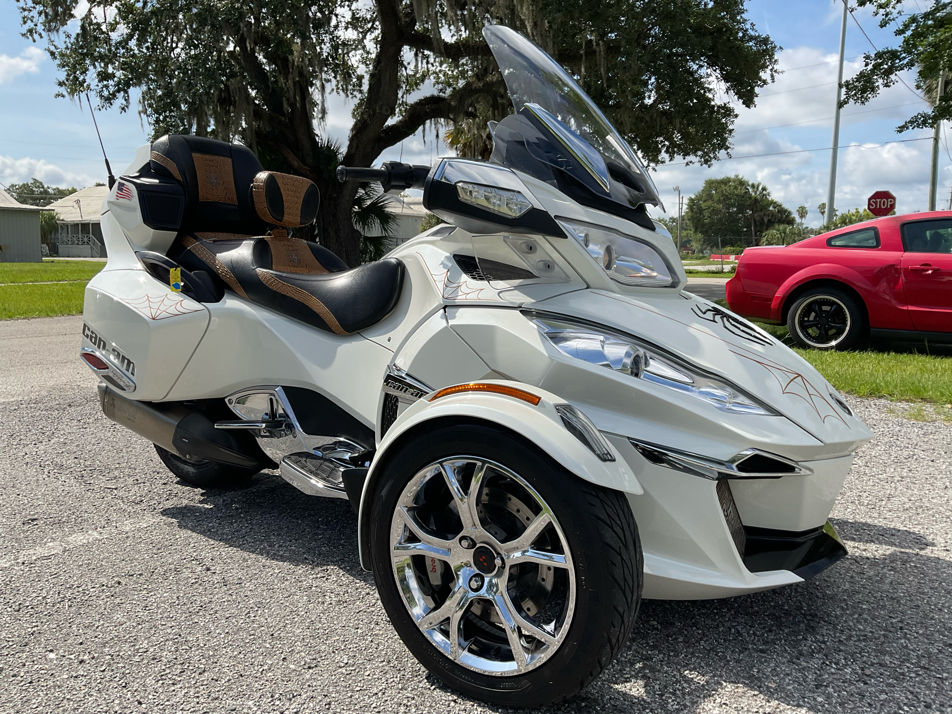 2019 Can-Am Spyder RT Limited in Sanford, Florida - Photo 2