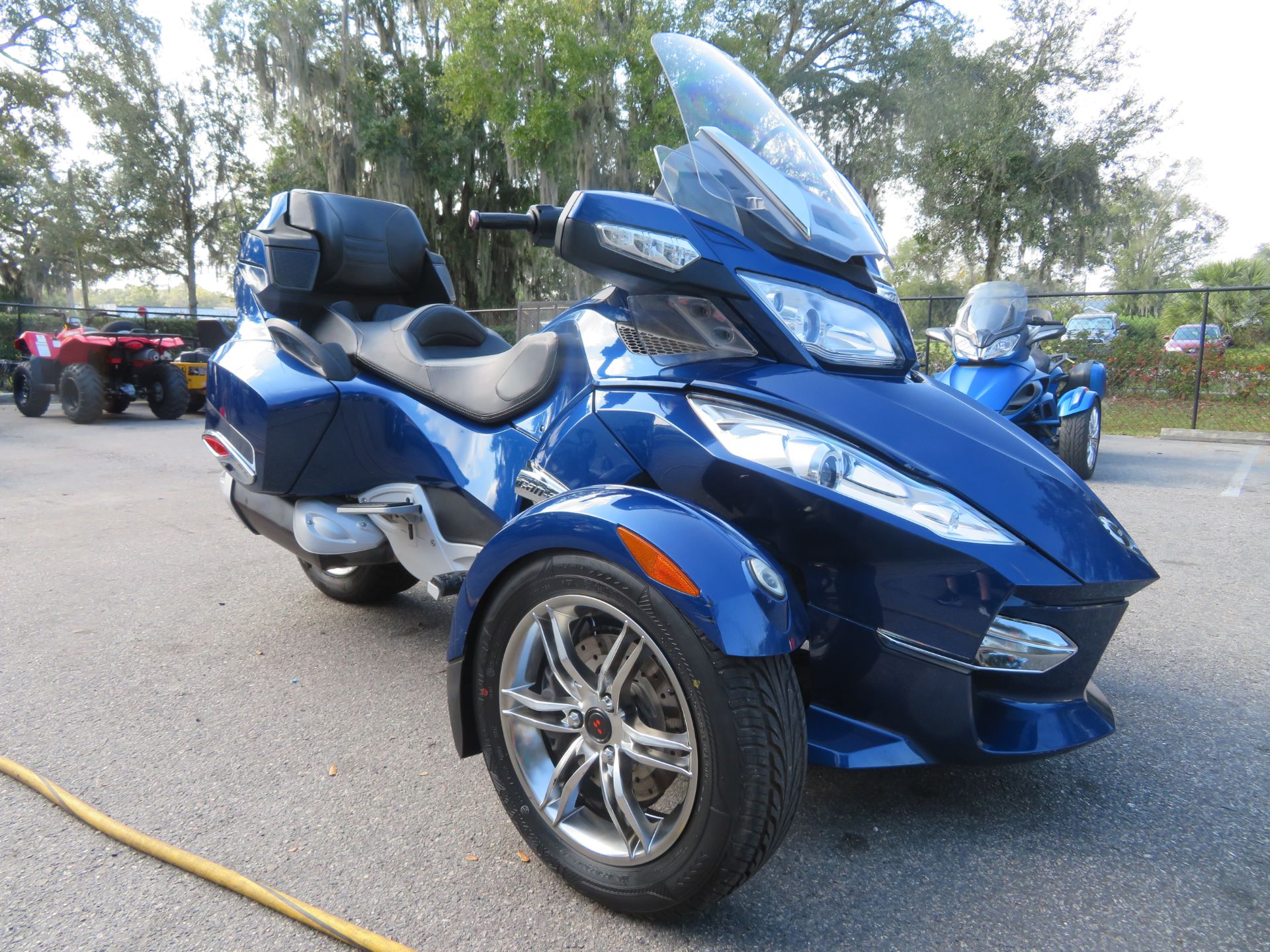 2011 Can-Am Spyder® RT-S SM5 in Sanford, Florida - Photo 2
