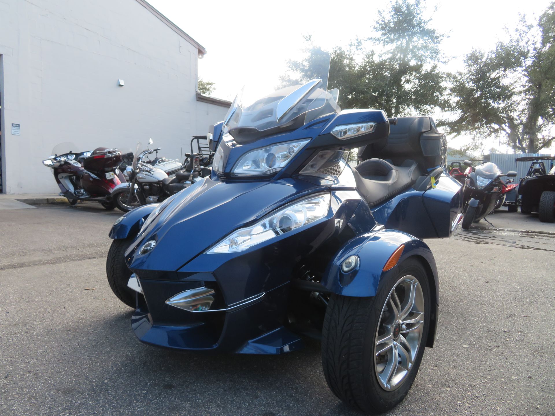 2011 Can-Am Spyder® RT-S SM5 in Sanford, Florida - Photo 5