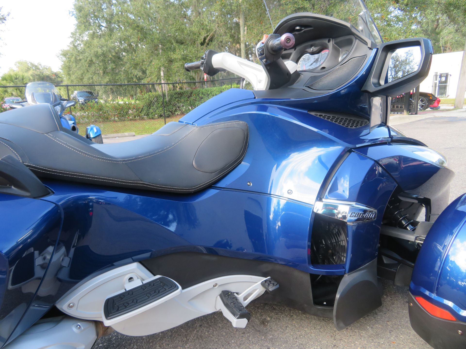 2011 Can-Am Spyder® RT-S SM5 in Sanford, Florida - Photo 12