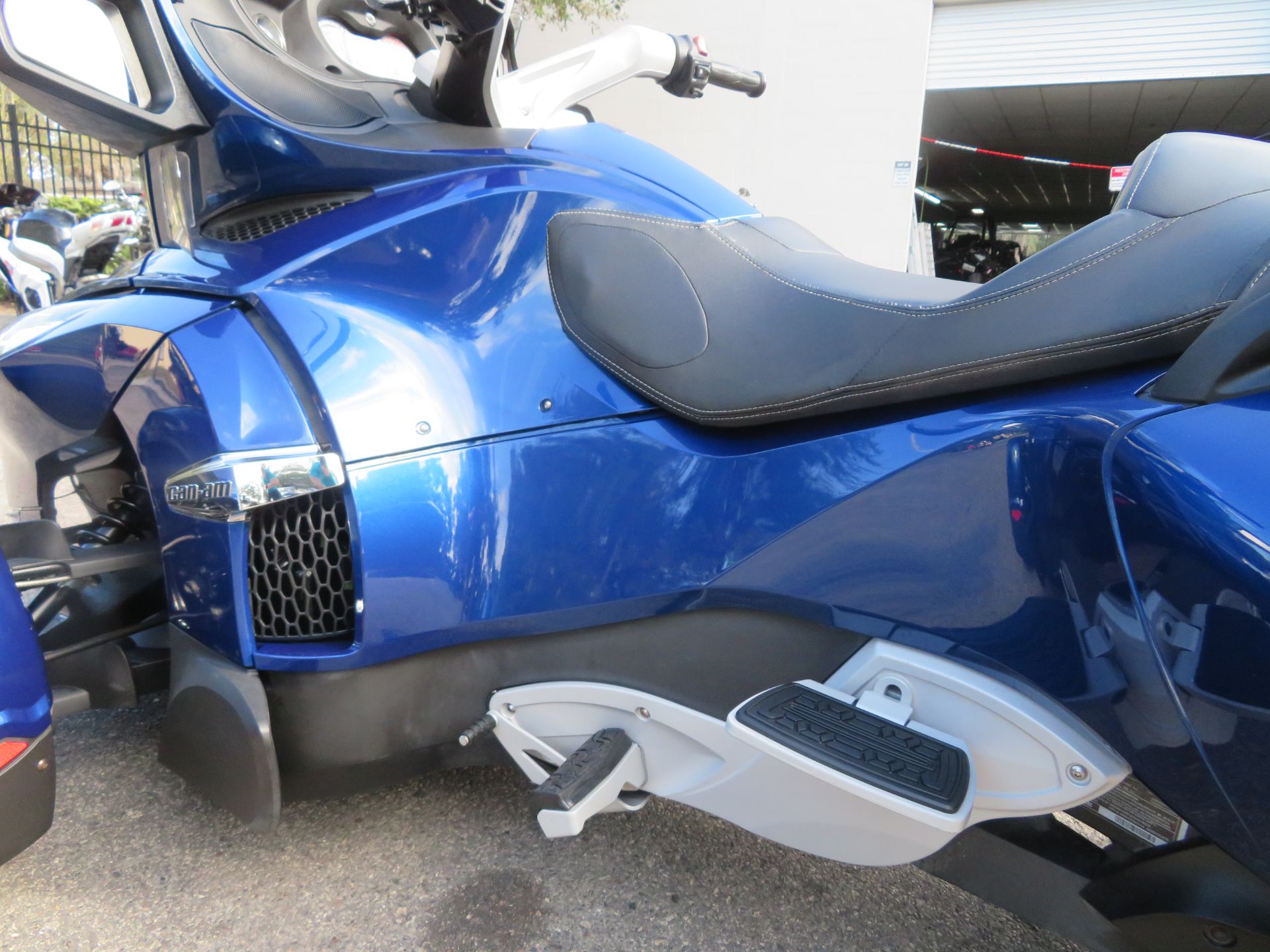 2011 Can-Am Spyder® RT-S SM5 in Sanford, Florida - Photo 21