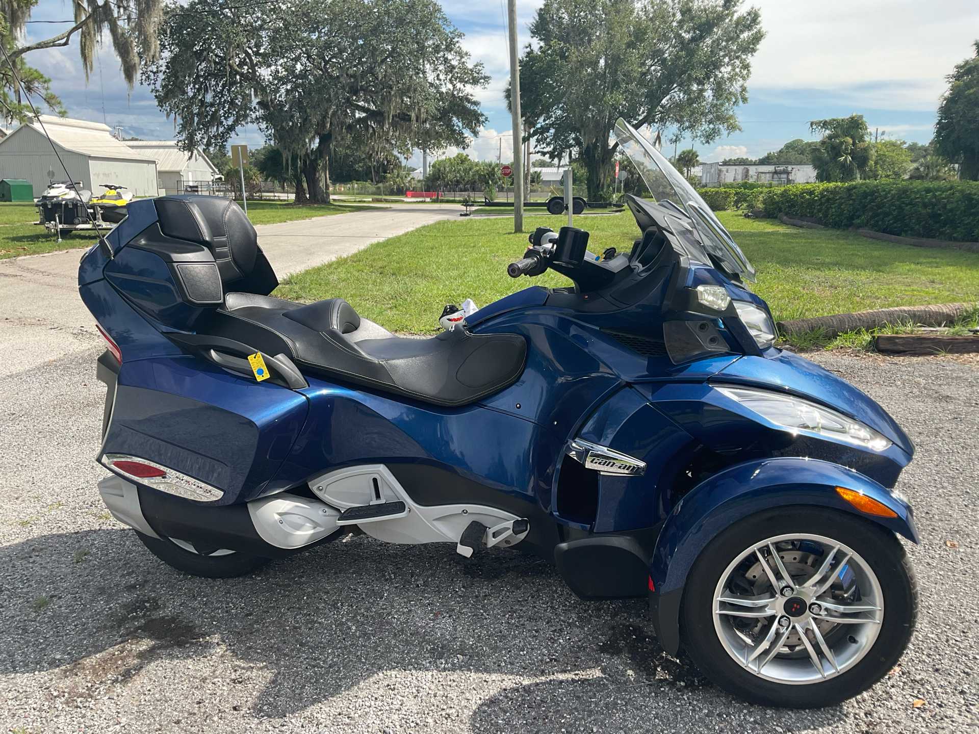 2011 Can-Am Spyder® RT-S SM5 in Sanford, Florida - Photo 1