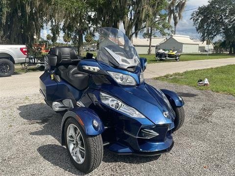 2011 Can-Am Spyder® RT-S SM5 in Sanford, Florida - Photo 3