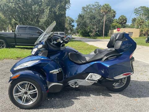 2011 Can-Am Spyder® RT-S SM5 in Sanford, Florida - Photo 7