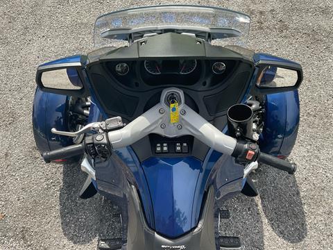 2011 Can-Am Spyder® RT-S SM5 in Sanford, Florida - Photo 31