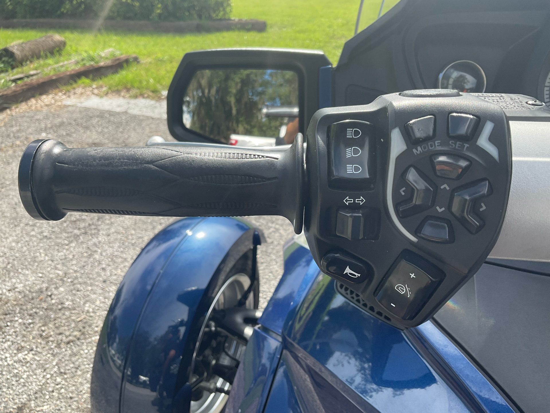 2011 Can-Am Spyder® RT-S SM5 in Sanford, Florida - Photo 32