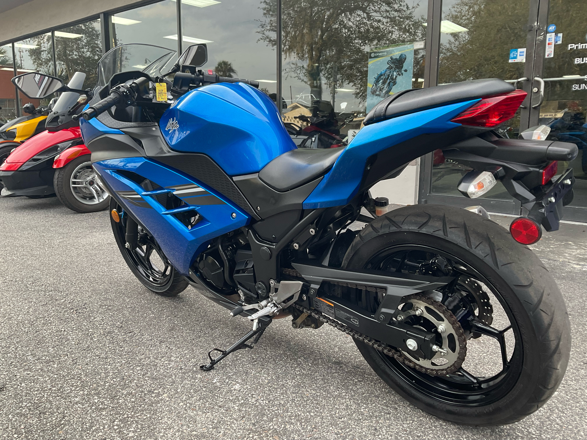 2017 Kawasaki Ninja 300 in Sanford, Florida - Photo 10