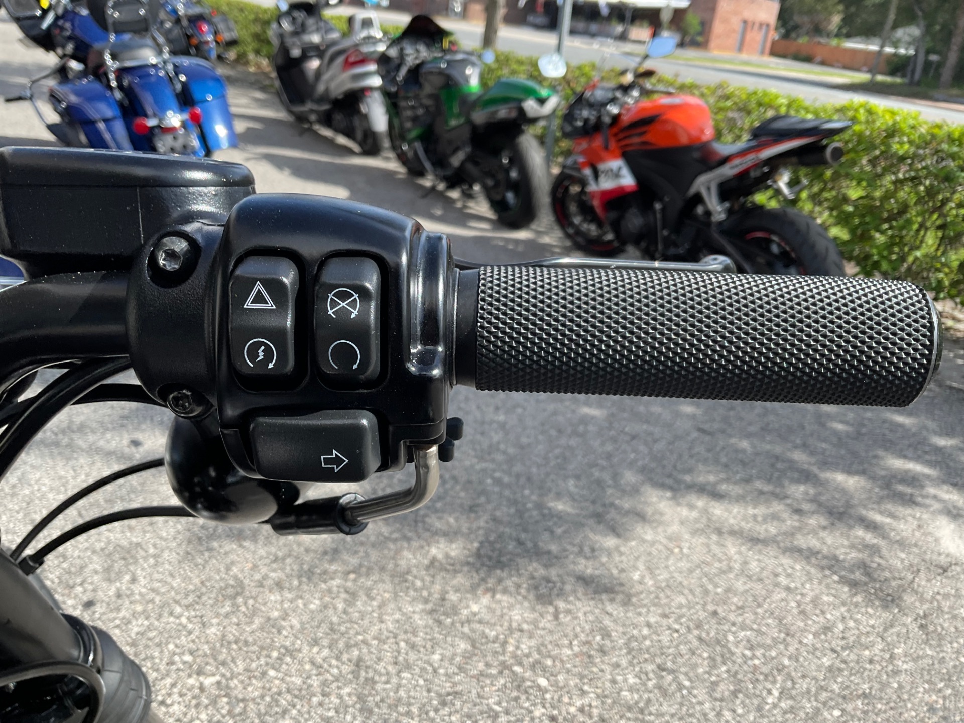 2017 Harley-Davidson Iron 883™ in Sanford, Florida - Photo 26