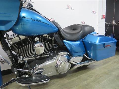 2011 Harley-Davidson Road Glide® Custom in Sanford, Florida - Photo 13