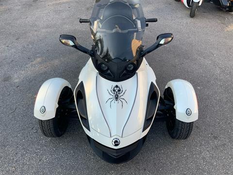 2010 Can-Am Spyder® RS-S SE5 in Sanford, Florida - Photo 17