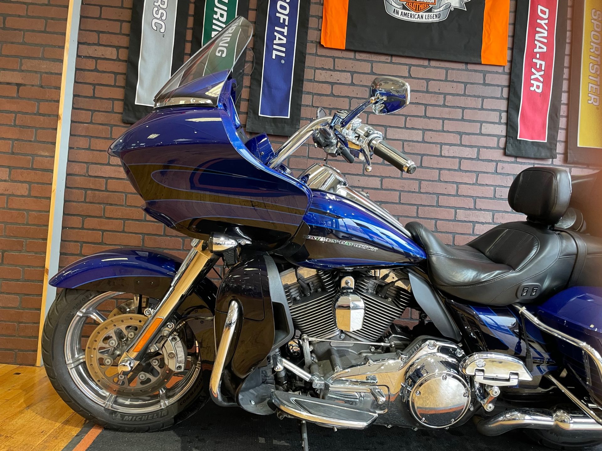 2015 Harley-Davidson CVO™ Road Glide® Ultra in South Charleston, West Virginia - Photo 5