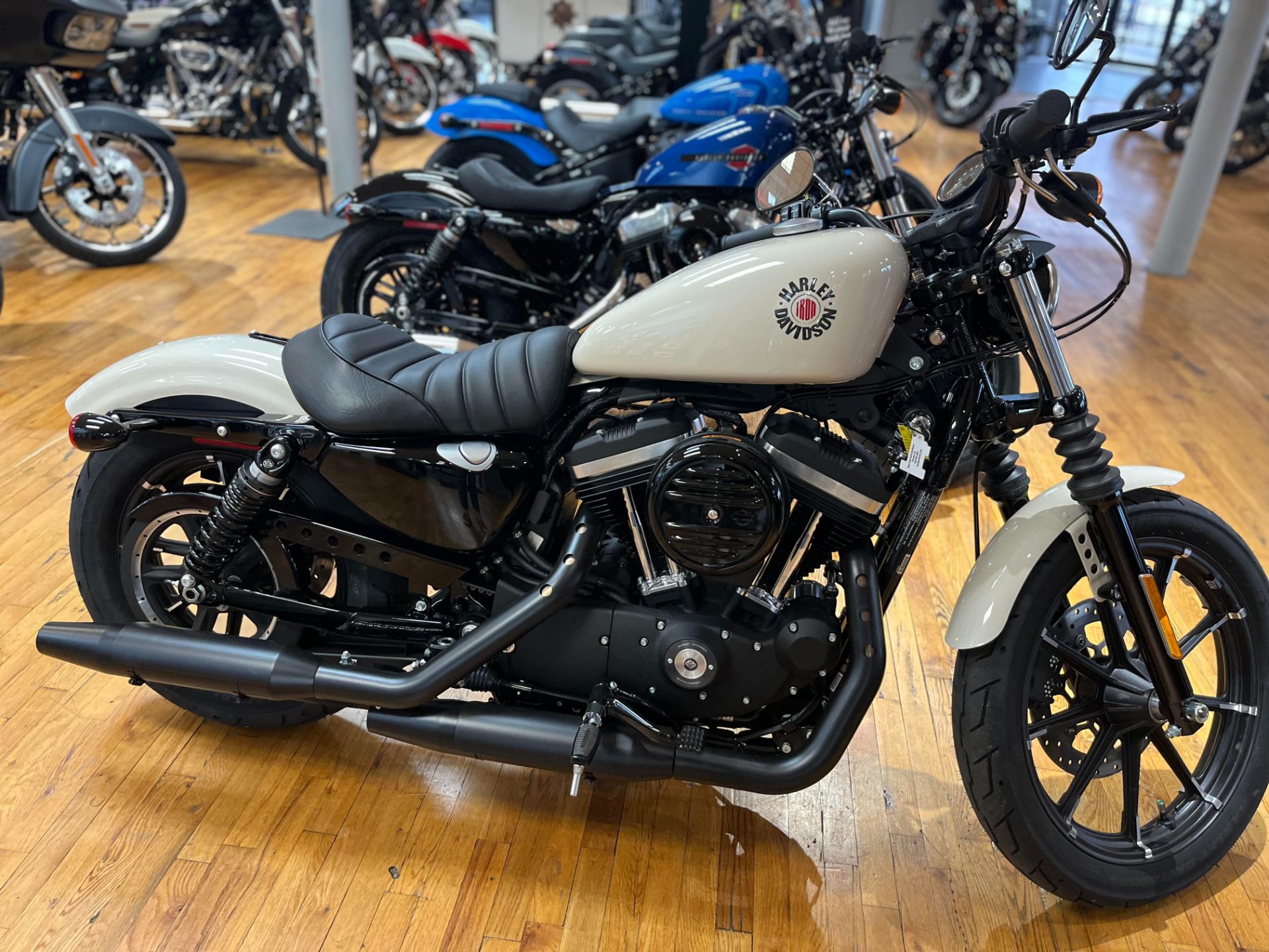 2022 Harley-Davidson Iron 883™ in South Charleston, West Virginia - Photo 4