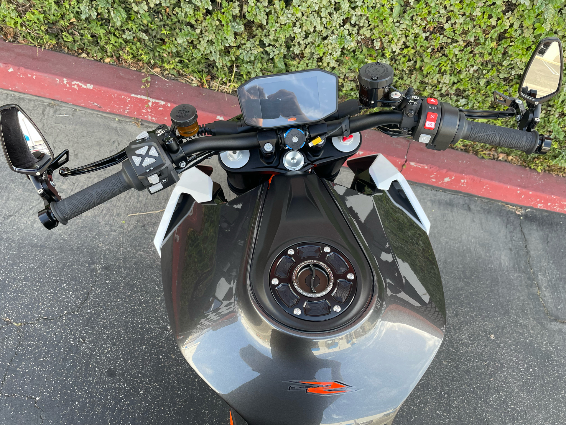 2018 KTM 1290 Super Duke R in Costa Mesa, California - Photo 11