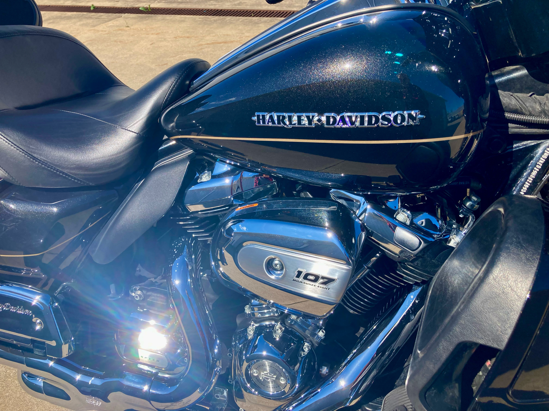 2017 Harley-Davidson Electra Glide® Ultra Classic® in Fremont, Michigan - Photo 2