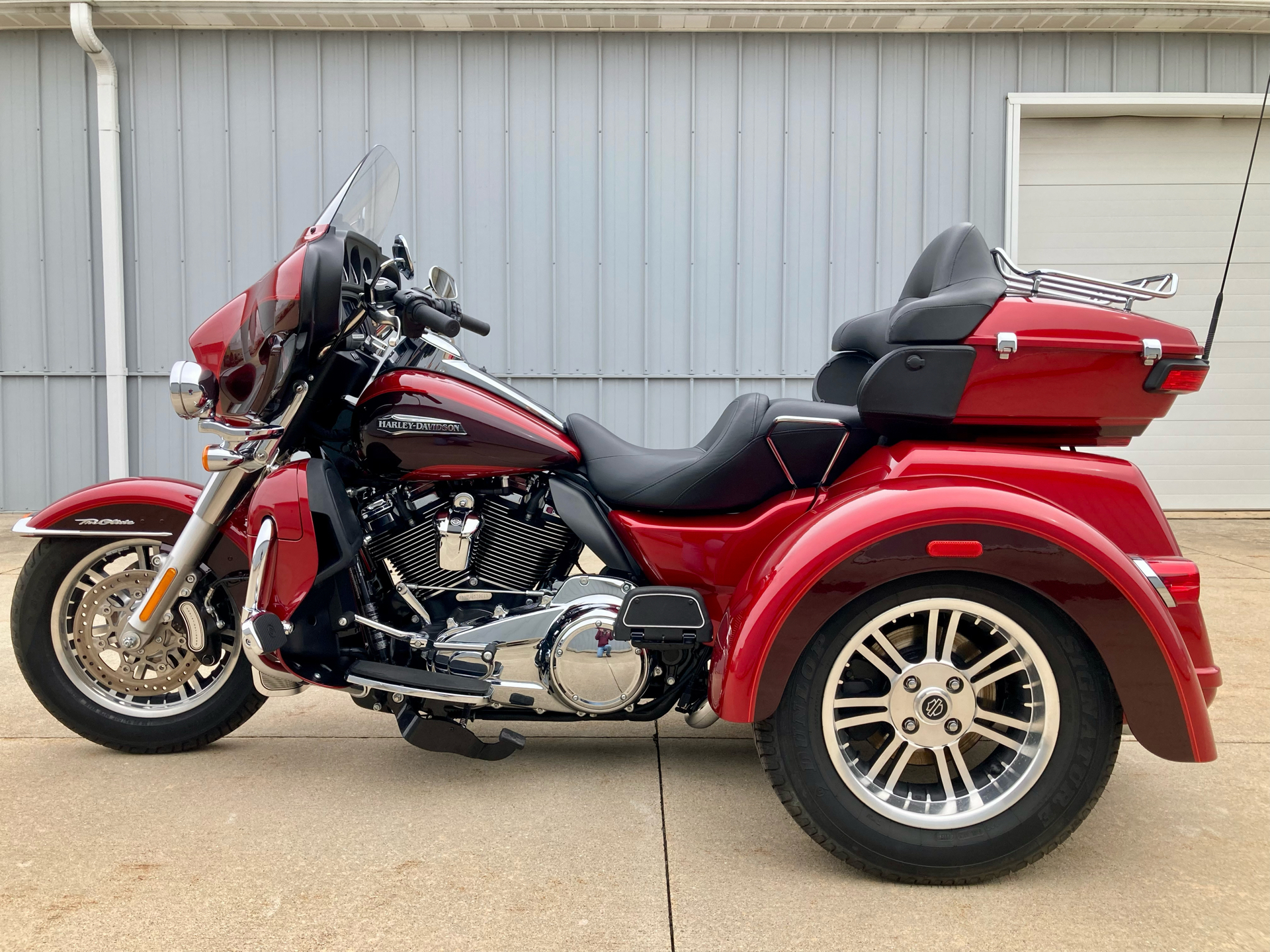 2018 Harley-Davidson Tri Glide® Ultra in Fremont, Michigan - Photo 2