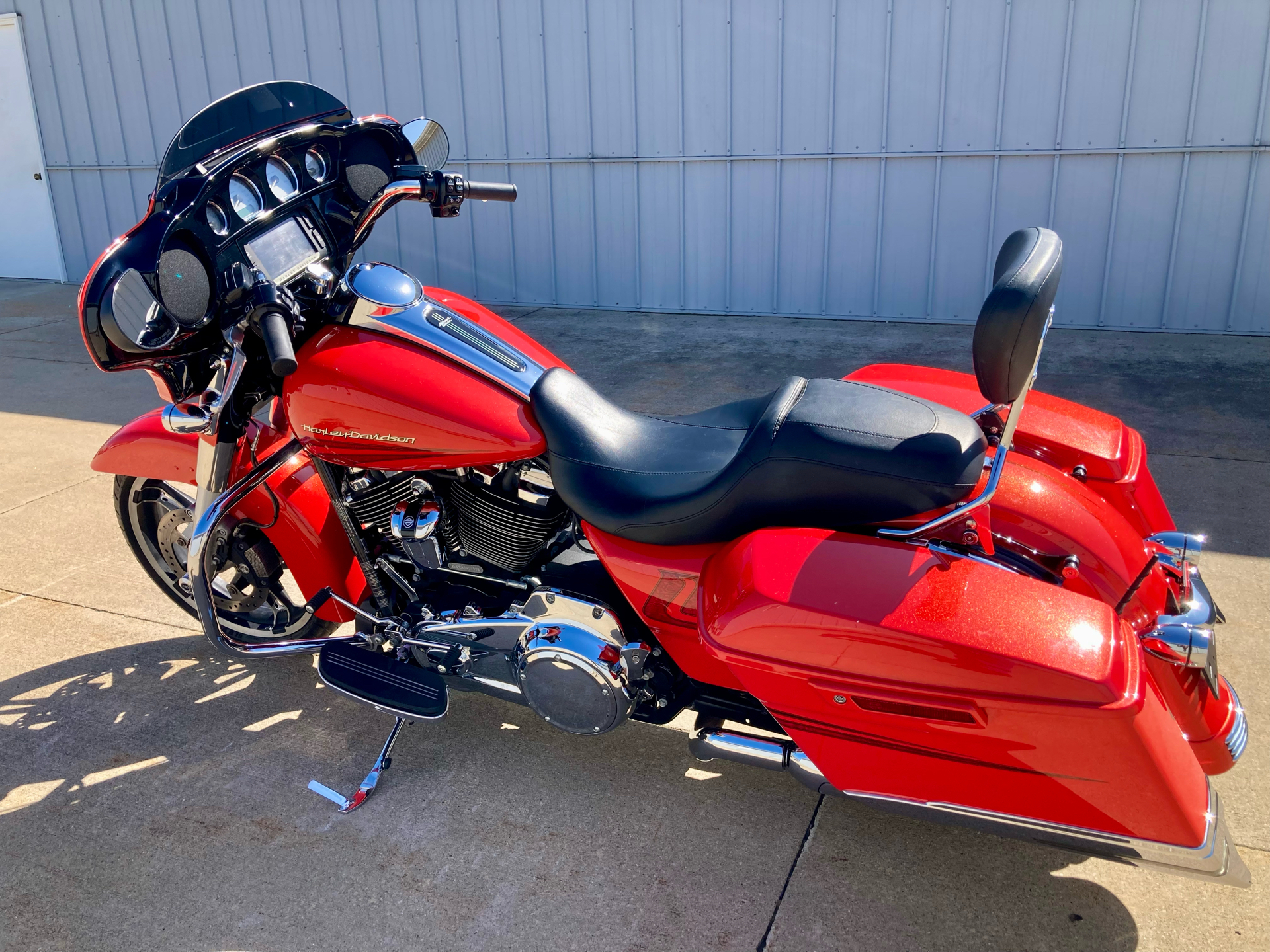 2017 Harley-Davidson Street Glide® Special in Fremont, Michigan - Photo 2