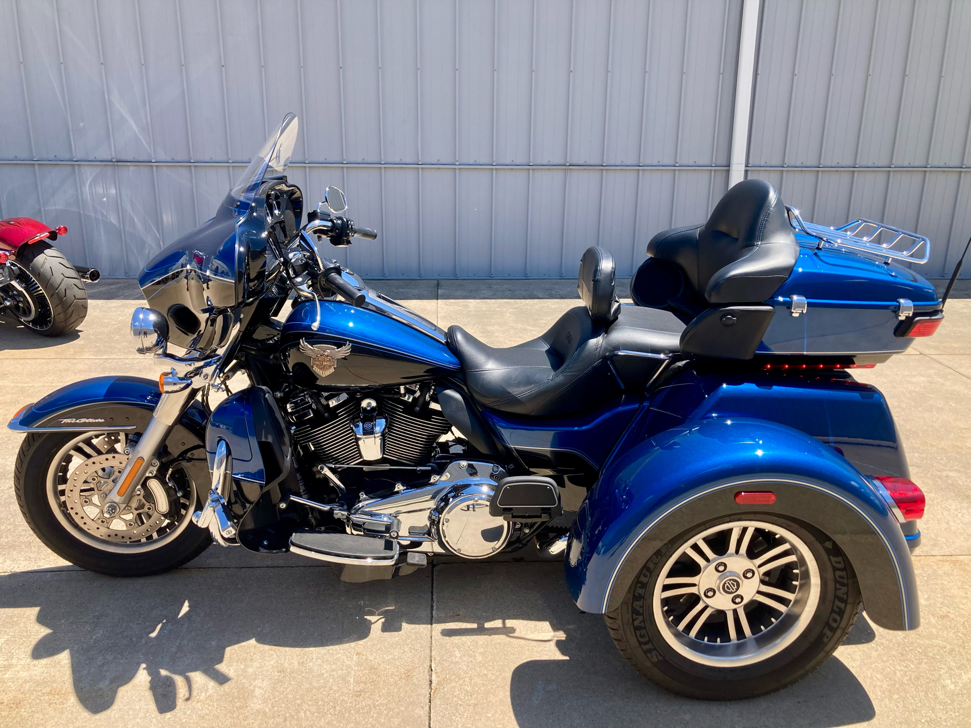 2018 Harley-Davidson Tri Glide® Ultra in Fremont, Michigan - Photo 2