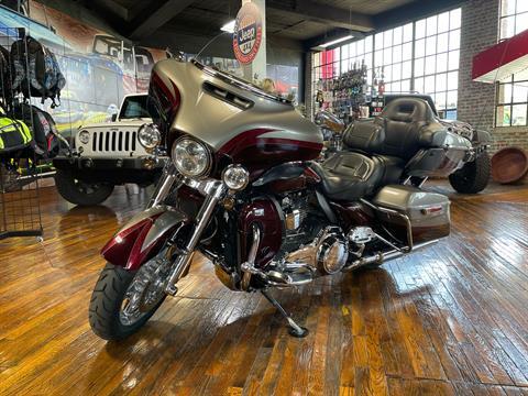 2015 Harley-Davidson CVO™ Limited in Laurel, Mississippi - Photo 6