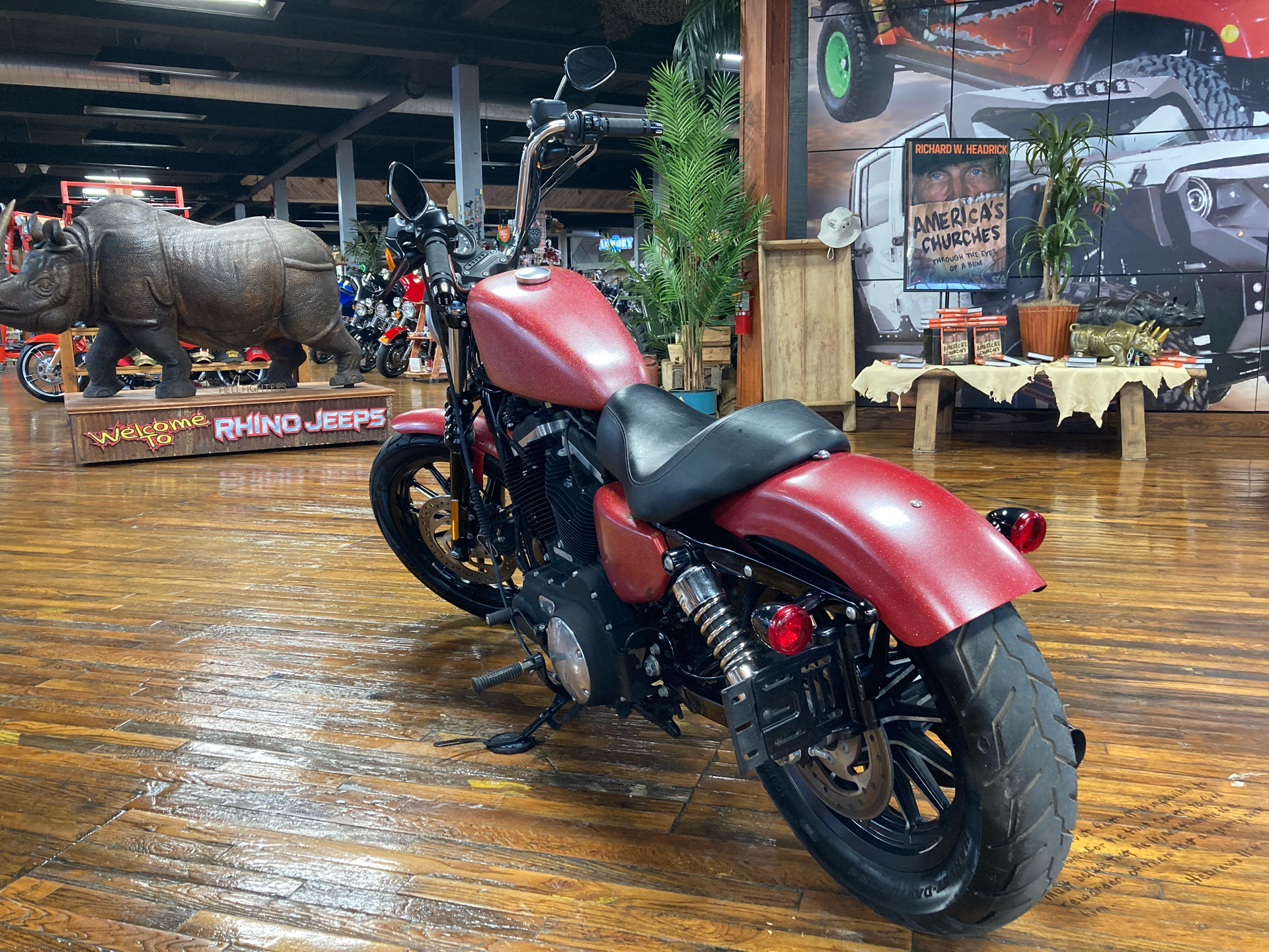 2015 Harley-Davidson Iron 883™ in Laurel, Mississippi - Photo 5