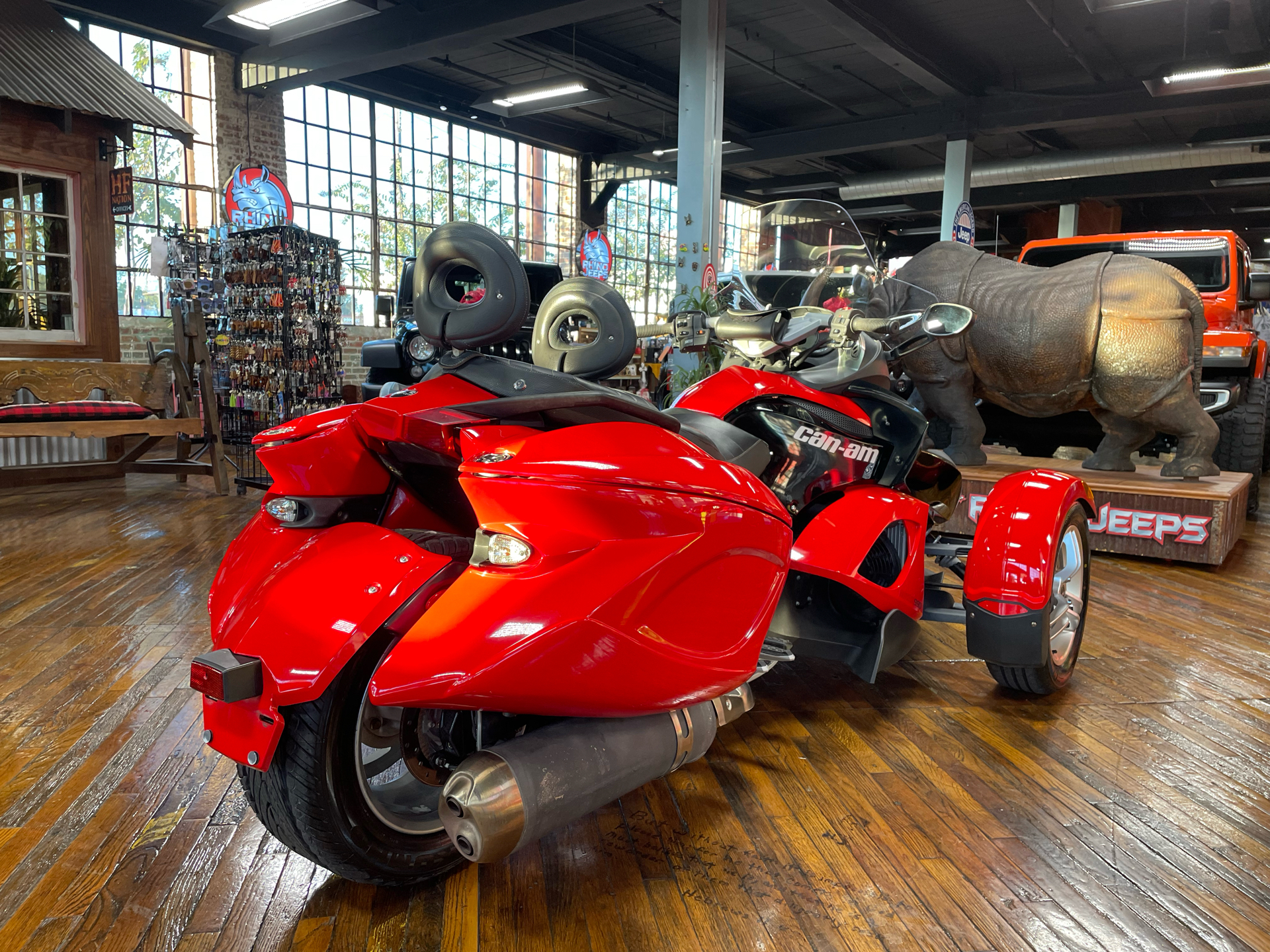 2009 Can-Am Spyder™ GS Roadster with SE5 Transmission (semi auto) in Laurel, Mississippi - Photo 2