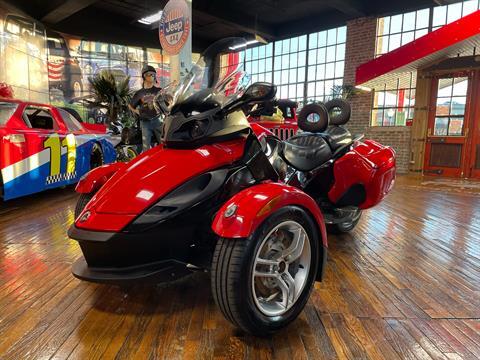 2009 Can-Am Spyder™ GS Roadster with SE5 Transmission (semi auto) in Laurel, Mississippi - Photo 6