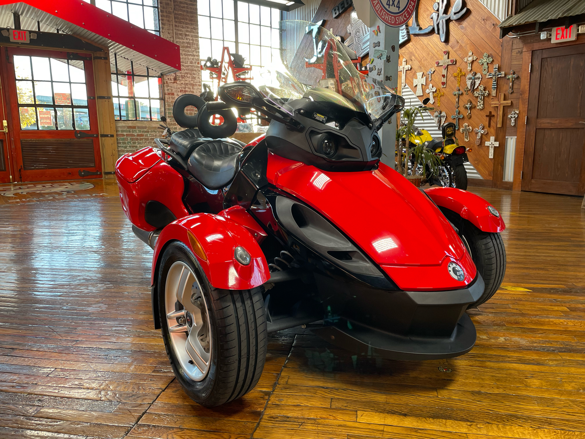 2009 Can-Am Spyder™ GS Roadster with SE5 Transmission (semi auto) in Laurel, Mississippi - Photo 8