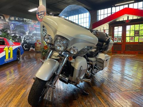 2008 Harley-Davidson CVO™ Screamin' Eagle® Ultra Classic® Electra Glide® in Laurel, Mississippi - Photo 6