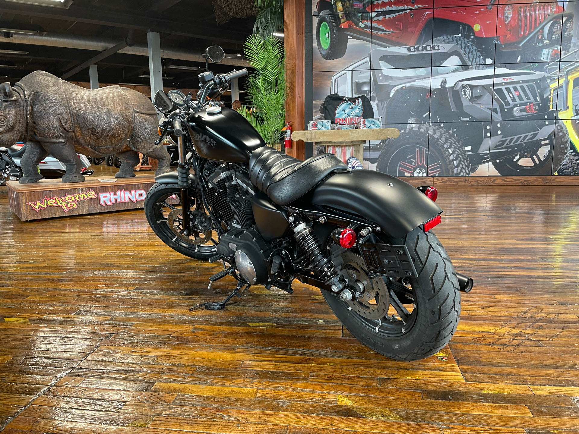 2017 Harley-Davidson Iron 883™ in Laurel, Mississippi - Photo 4