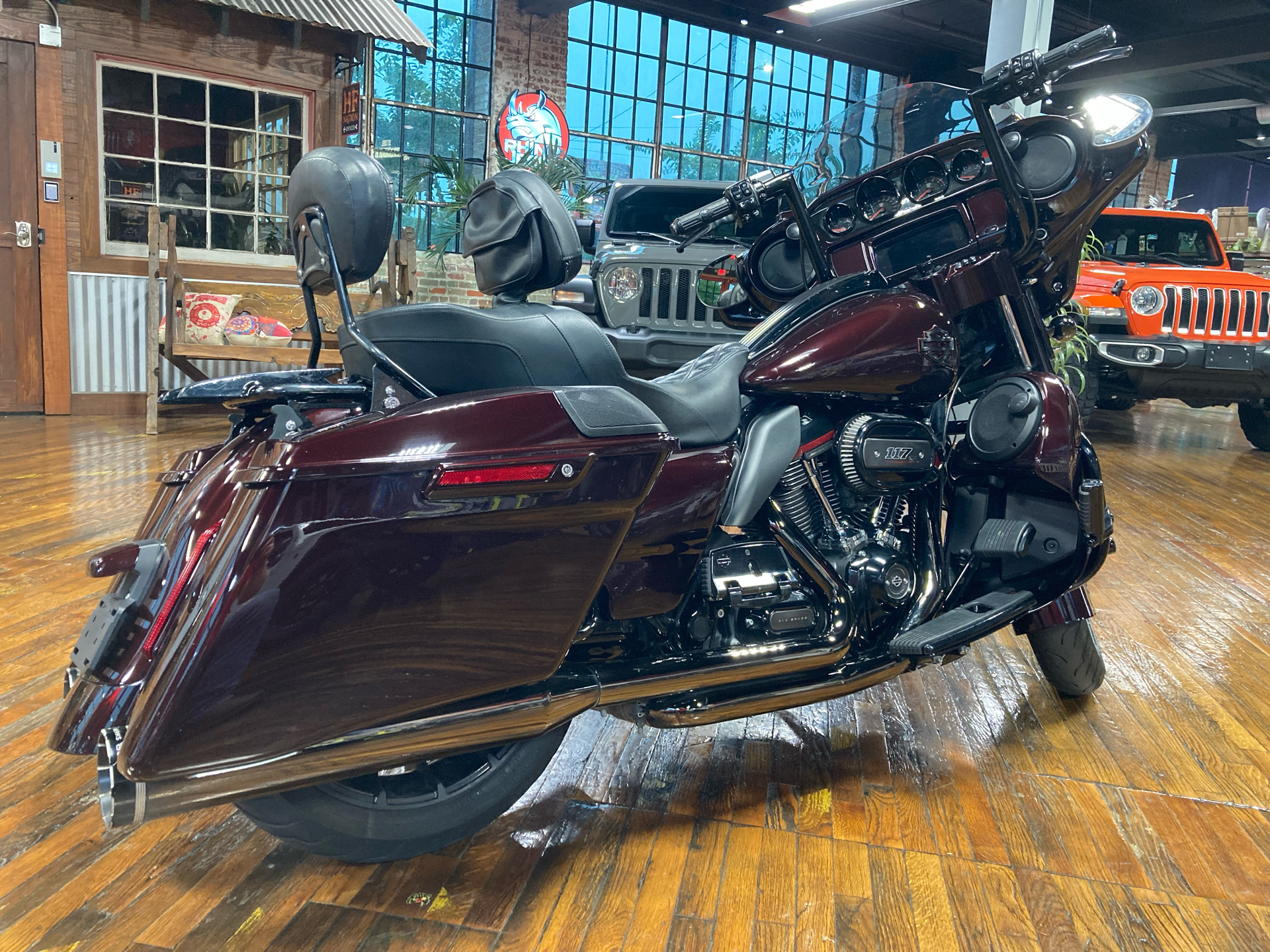 2019 Harley-Davidson CVO™ Street Glide® in Laurel, Mississippi - Photo 2