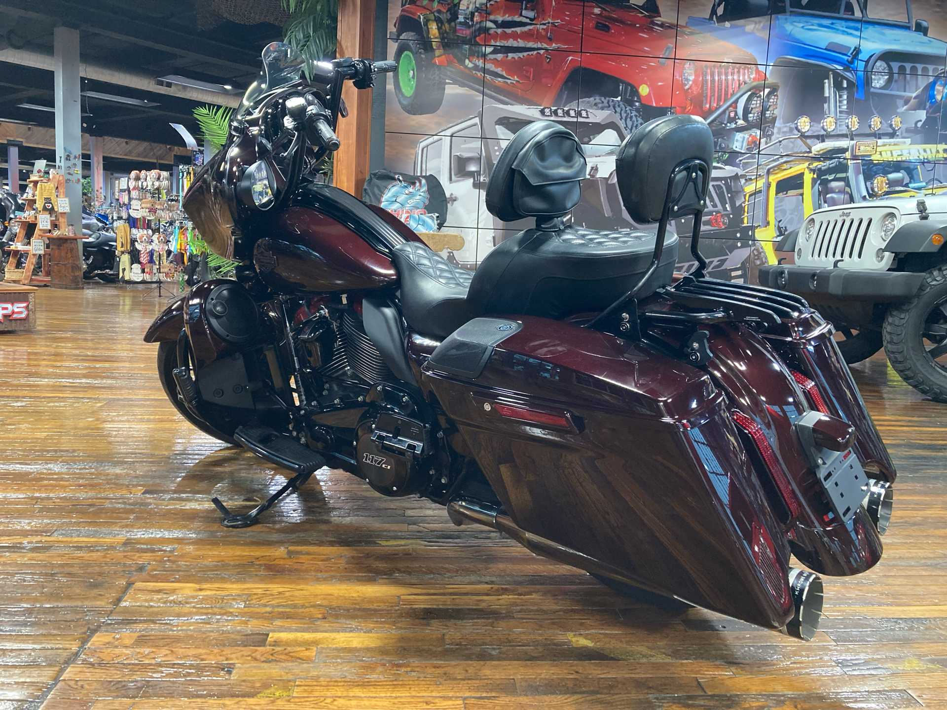 2019 Harley-Davidson CVO™ Street Glide® in Laurel, Mississippi - Photo 4