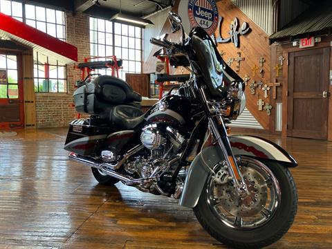 2006 Harley-Davidson CVO™ Screamin' Eagle® Ultra Classic® Electra Glide® in Laurel, Mississippi - Photo 8