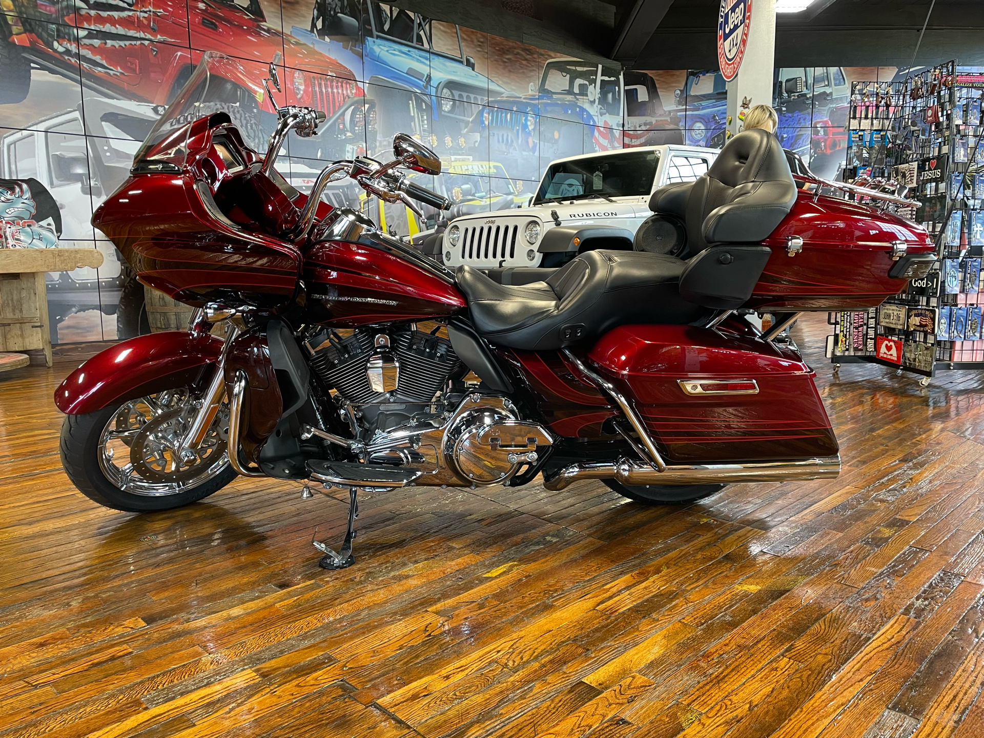 2015 Harley-Davidson CVO™ Road Glide® Ultra in Laurel, Mississippi - Photo 5