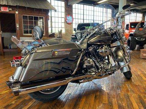 2010 Harley-Davidson Road King® Classic in Laurel, Mississippi - Photo 2