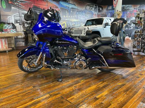 2017 Harley-Davidson CVO™ Street Glide® in Laurel, Mississippi - Photo 5