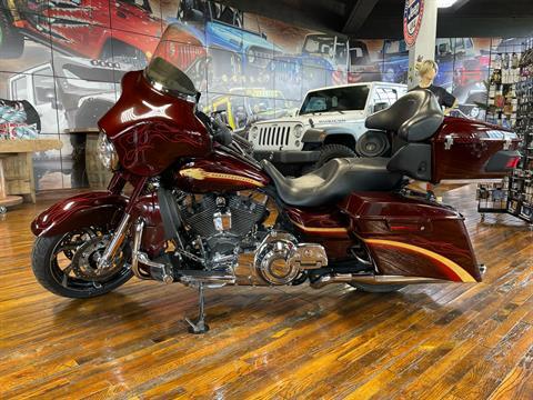 2010 Harley-Davidson CVO™ Street Glide® in Laurel, Mississippi - Photo 5
