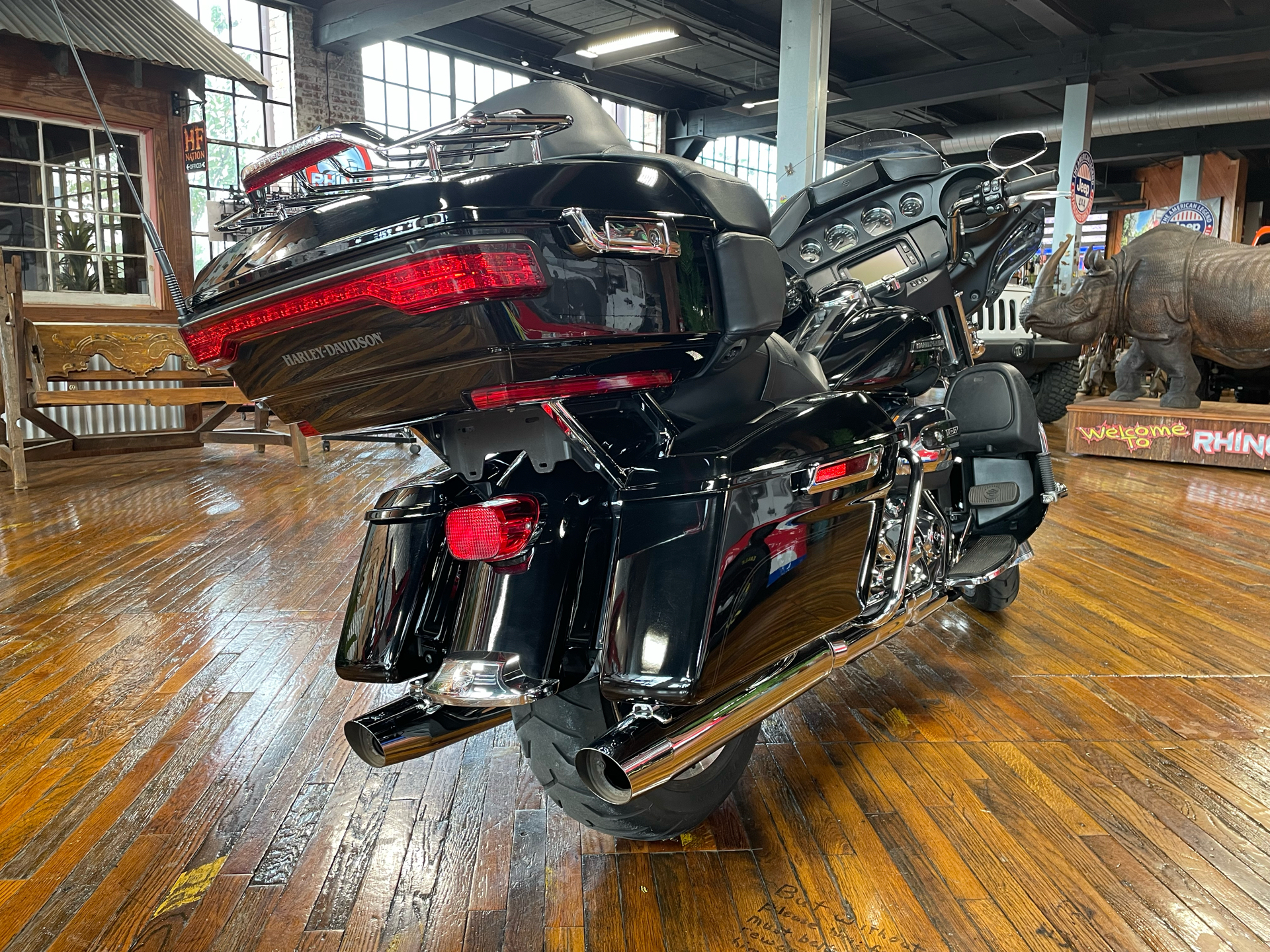 2018 Harley-Davidson Electra Glide® Ultra Classic® in Laurel, Mississippi - Photo 2