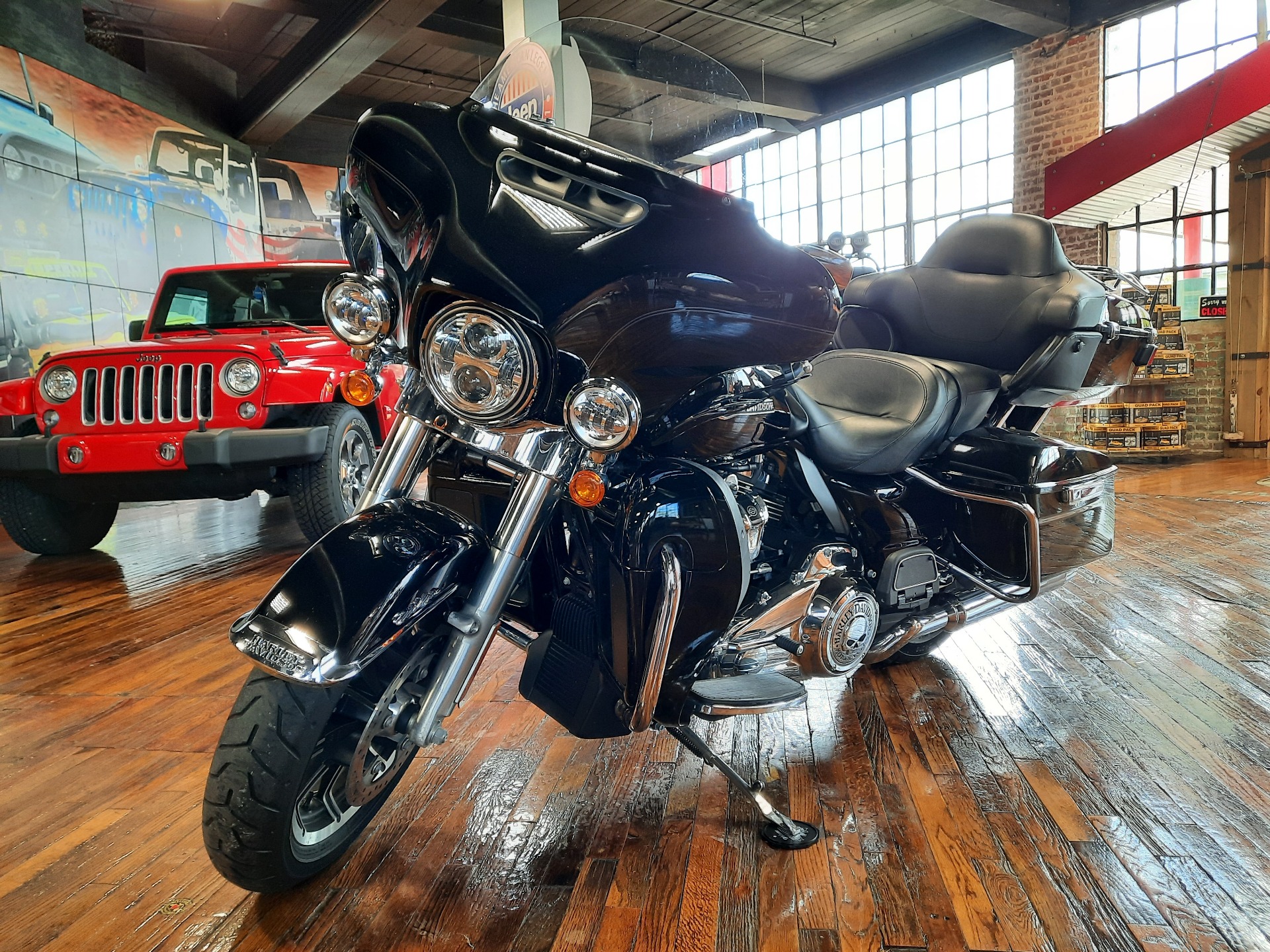 2018 Harley-Davidson Electra Glide® Ultra Classic® in Laurel, Mississippi - Photo 6