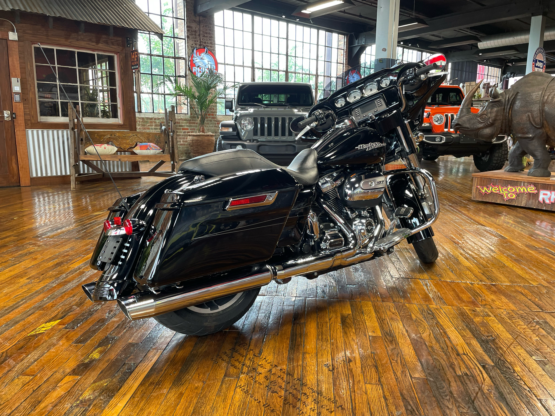 2017 Harley-Davidson Street Glide® in Laurel, Mississippi - Photo 2
