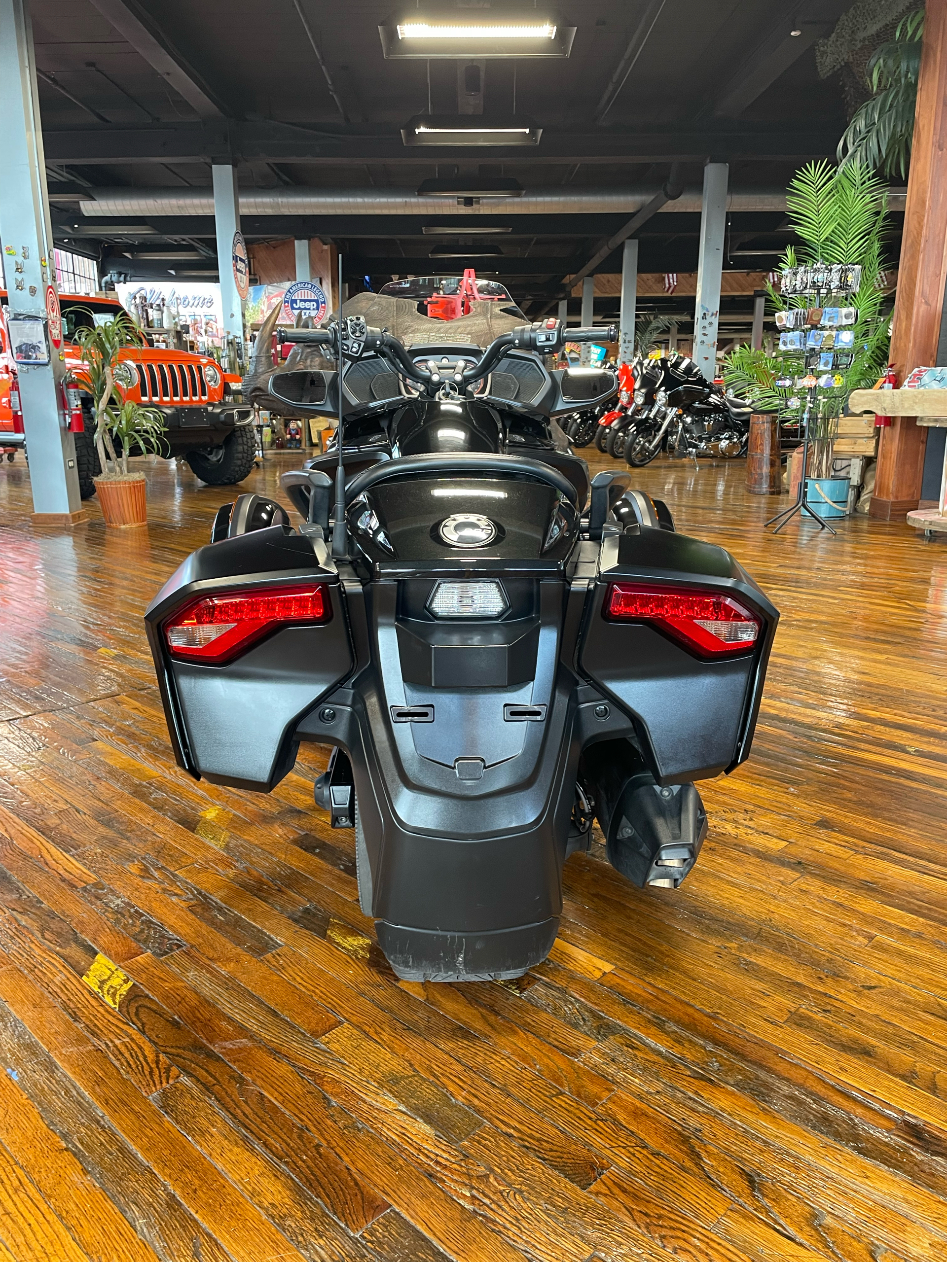 2016 Can-Am Spyder F3 Limited in Laurel, Mississippi - Photo 2