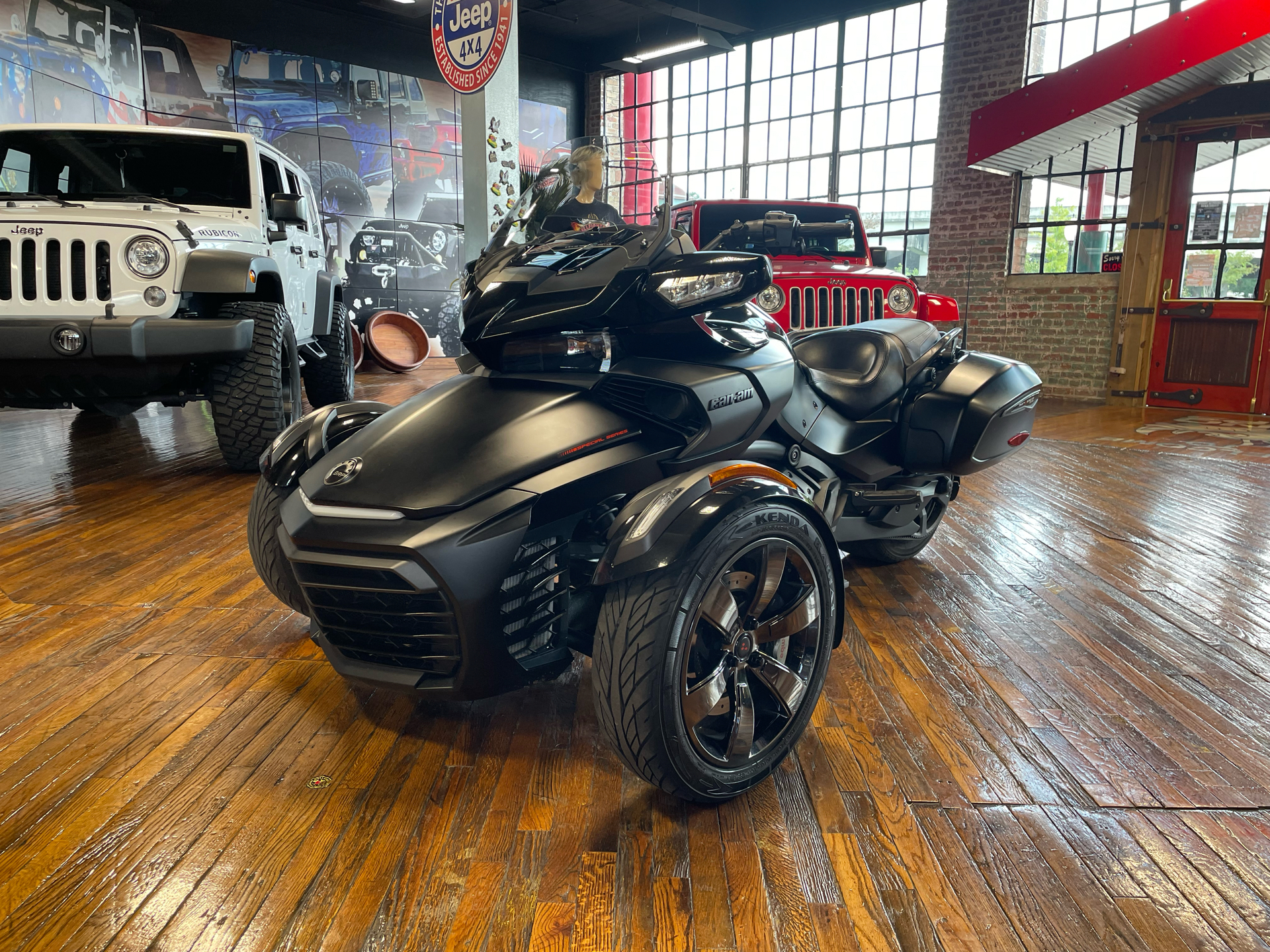 2016 Can-Am Spyder F3 Limited in Laurel, Mississippi - Photo 6